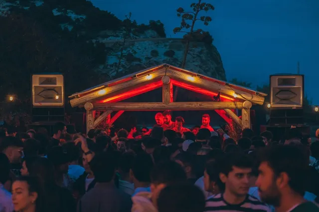 OPEN AIR BEACH PARTY - Photo 1