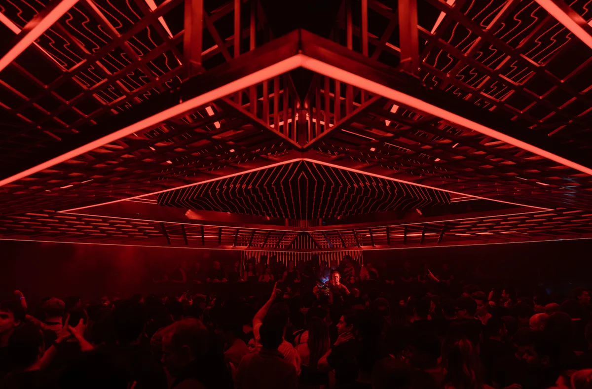 BLINK: AARON SEVILLA, Matt Sassari, DAWTY